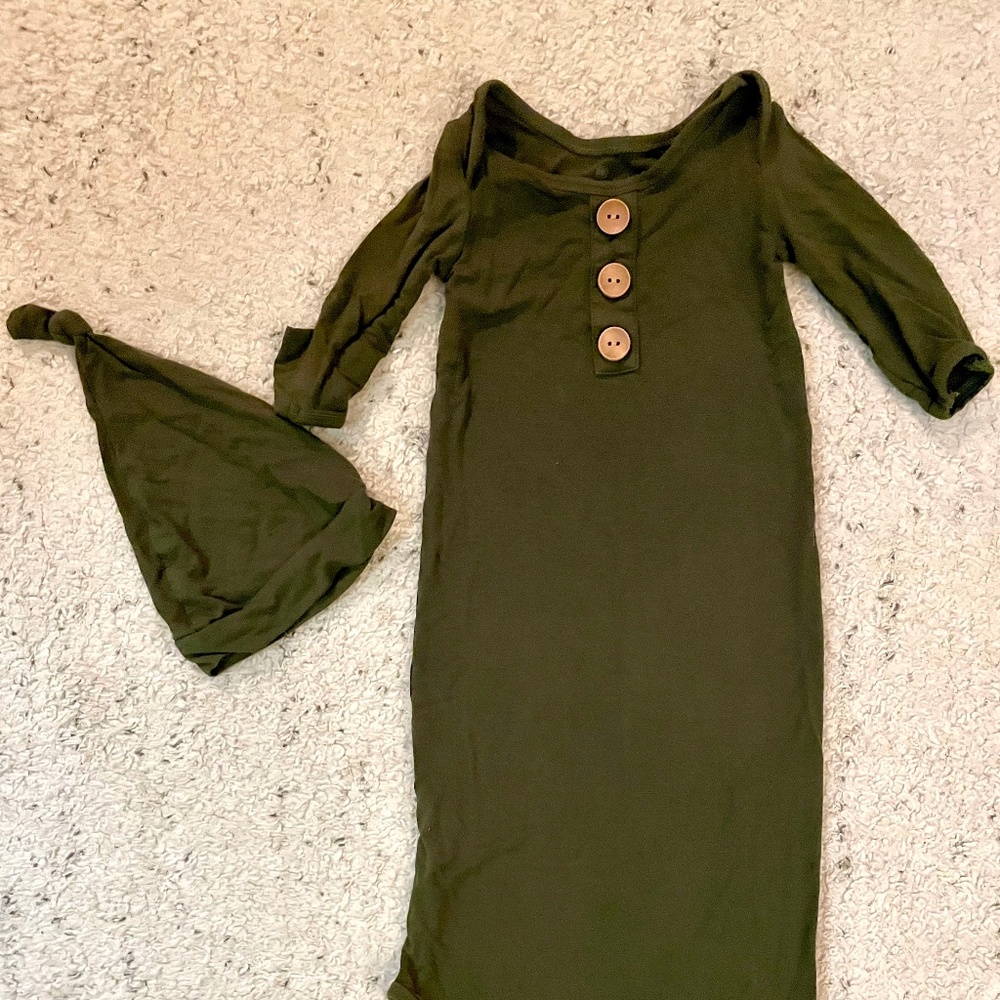 Caden lane knotted gown and hat set